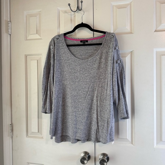 Verve Ami Women's Gray Long Sleeve  Top SZ 1X with Shoulder Buckle Detail - Picture 1 of 9